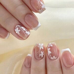 White Floral Press-on Nails
